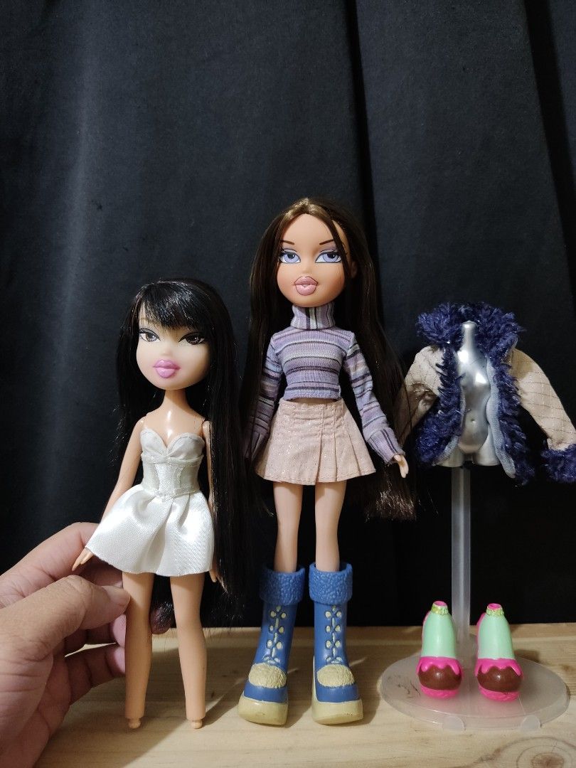 Bratz Destash Bundle (Category: Kids Toys) located in Taguig. Submitted by luckyme_luckyyou (Listing ID 1469961485, Image 1). Description: Bratz Destash Bundle ₱1,500 ALL IN Selling as bundle only. WYSIWYG: • Wintertime Dana (Rebodied) - Disclaimer: minor yellowing on outfit due to age • Ooh La La Kumi (Rebodied) - Note: has a cracked neck Freebies: • Fur jacket & extra shoes included MOP:MAYA/GCASH MOD: JNT, LALAMOVE Location: Taguig. DM if inte