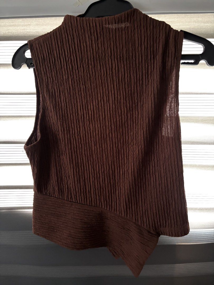 brown assymetric top (Category: Sleeveless) located in Manila. Submitted by iyahpreloved_ (Listing ID 1469971024, Image 1). Description: size L!.