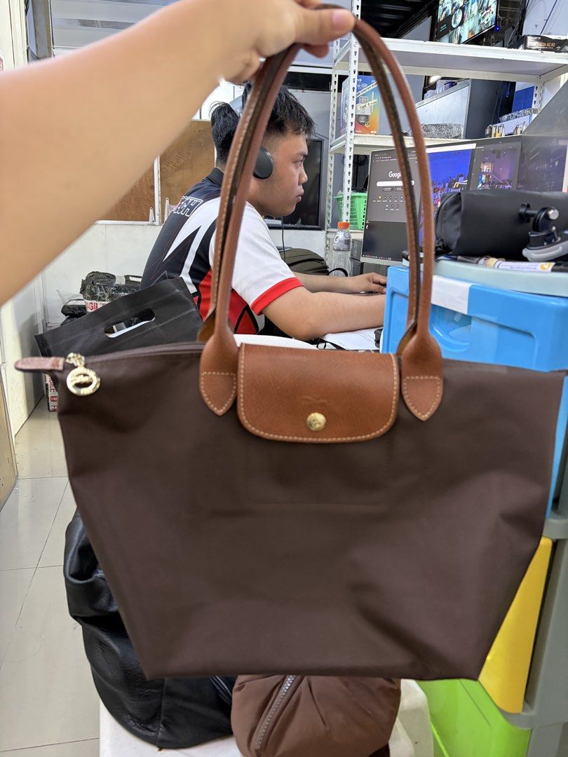 Brown Bag (Category: Shoulder Bags) located in San Jose del Monte. Submitted by nenekagandahan (Listing ID 1469959360, Image 1). Description: .