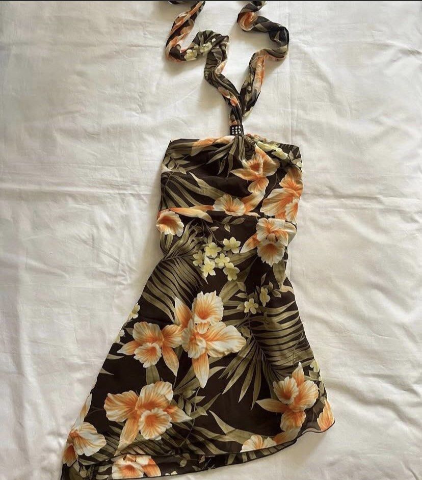 Brown Floral Halter Neck Asymmetrical Top (Category: Others Tops) located in Manila. Submitted by shayl_ (Listing ID 1470124231, Image 1). Description: Very cute top! Bought for 1k on an IG shop. Only used once. LP Posted.