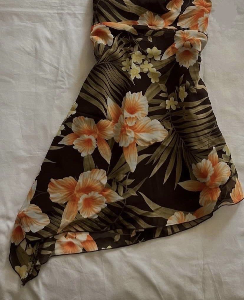 Brown Floral Halter Neck Asymmetrical Top (Category: Others Tops) located in Manila. Submitted by shayl_ (Listing ID 1470124231, Image 3). Description: Very cute top! Bought for 1k on an IG shop. Only used once. LP Posted.