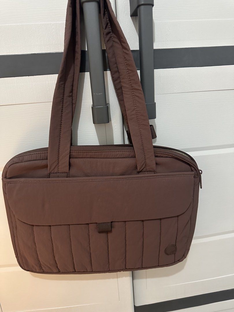 Brown Puffer Laptop Bag Tote (Category: Tote Bags) located in Cabanatuan. Submitted by zarrah.mendoza0926 (Listing ID 1470138036, Image 1). Description: - Brown quilted nylon laptop bag - Padded material for maximum electronics safety - Main zipper compartment with light fabric lining and inner slip pockets - Front pocket with secure magnetic snap closure - Sturdy shoulder straps featuring a convenient snap connector Shipping fee care of buyer vi