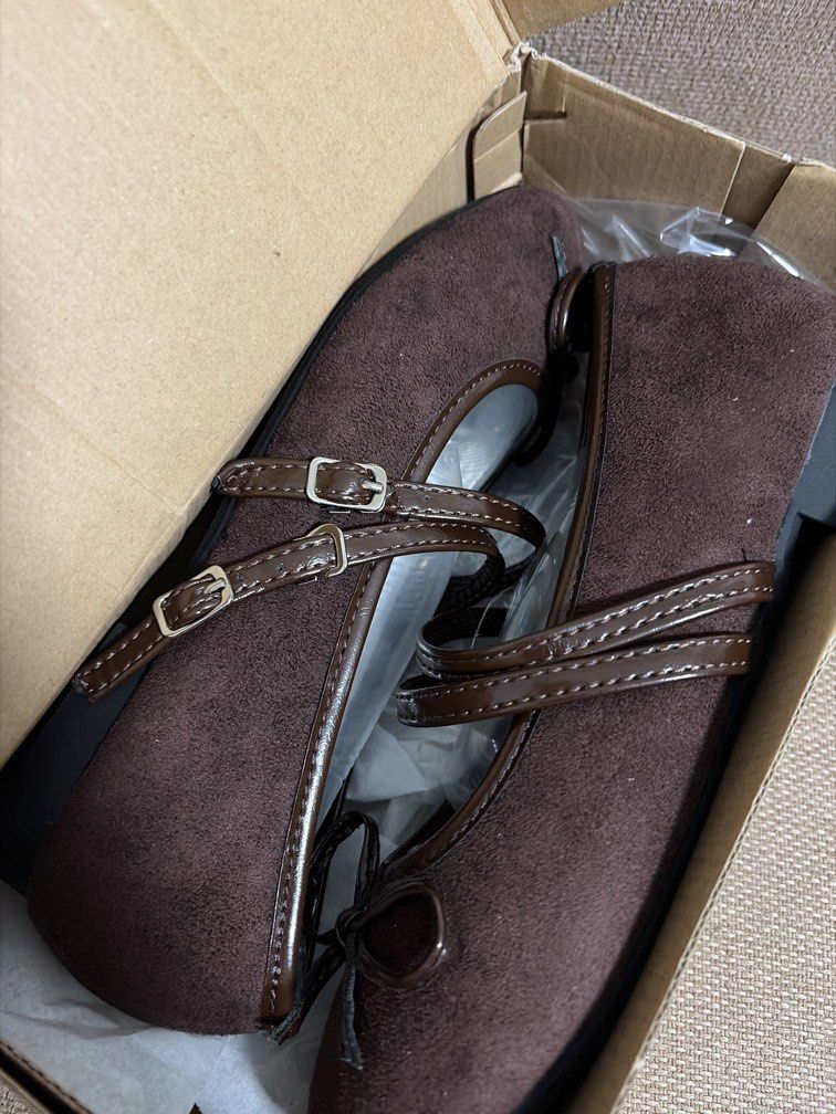 BROWN SUEDE FLATS (Category: Sandals) located in Manila. Submitted by vxnclo (Listing ID 1470094722, Image 1). Description: from vietnam 38 24cm malambot sole rfs: maluwag.