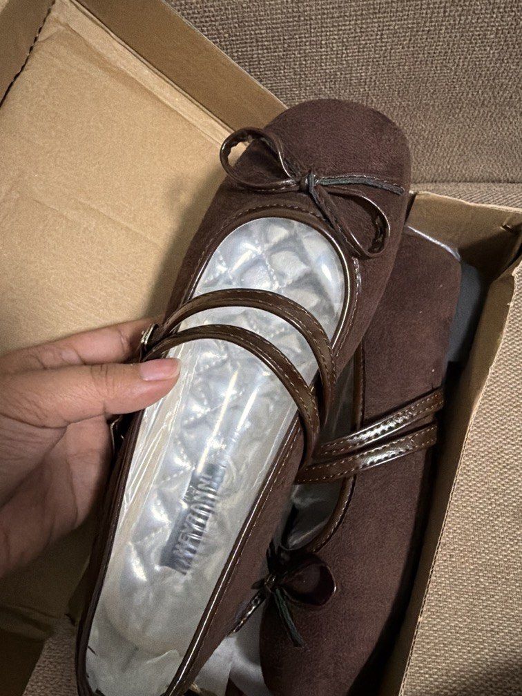 BROWN SUEDE FLATS (Category: Sandals) located in Manila. Submitted by vxnclo (Listing ID 1470094722, Image 3). Description: from vietnam 38 24cm malambot sole rfs: maluwag.