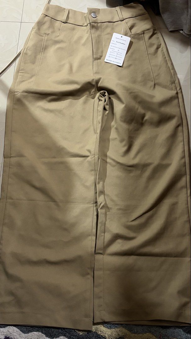 brown trousers (Category: Jeans) located in Baguio. Submitted by iyychen (Listing ID 1470055533, Image 1). Description: 24 waist can stretch up to 30 with garter back .