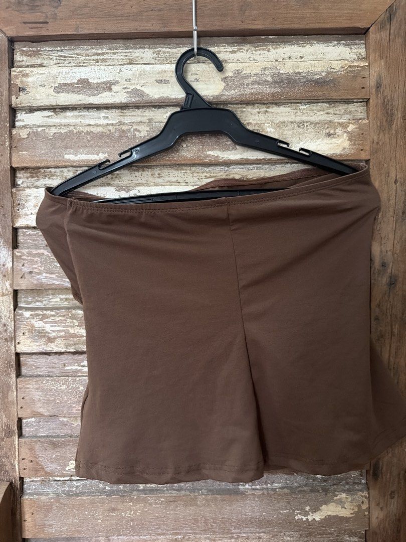 Brown Tube Top with Cutout and Drawstring Details (Category: Sleeveless) located in Manila. Submitted by cb_____ (Listing ID 1469969021, Image 2). Description: - Trendy brown strapless tube top - Features a chic cutout design right below the neckline - Ruched fabric accented with small gold-toned beads at the center and sides - Soft and stretchy material for an ultra-comfortable fit - Simple back with a vertical center seam - Versatile piece, gre