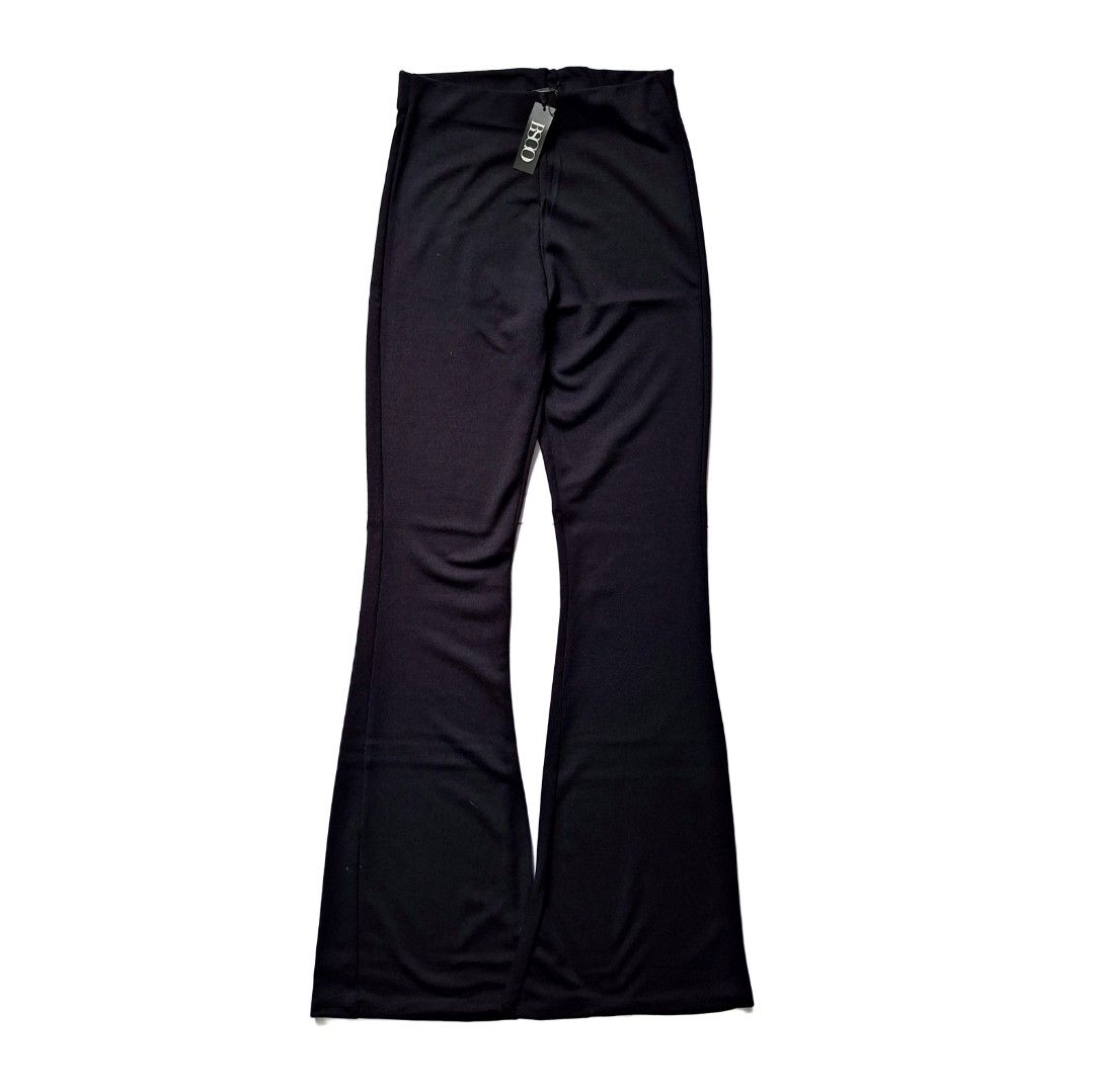 BSCO Black Flare Pants (Category: Jeans) located in Tarlac. Submitted by brownbasket (Listing ID 1469978280, Image 1). Description: Size: M-L Price + Sf MOP: Gcash | MariBank MOD: J&T.