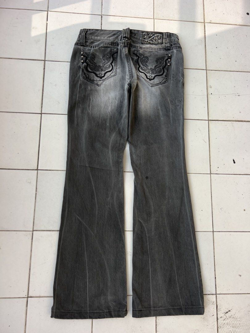 Buckaroo Jeans Y2K Grey Flared Denim (Category: Jeans) located in Zamboanga. Submitted by royaleagle-aebabc (Listing ID 1470011349, Image 2). Description: - Brand: Buckaroo Jeans - Style: Vintage Y2K low-rise flare - Color/Wash: Dark grey wash with subtle distressing - Details: Embroidered back pockets, studded front pocket accents, and branded hardware - Condition: Great staple piece for retro looks.