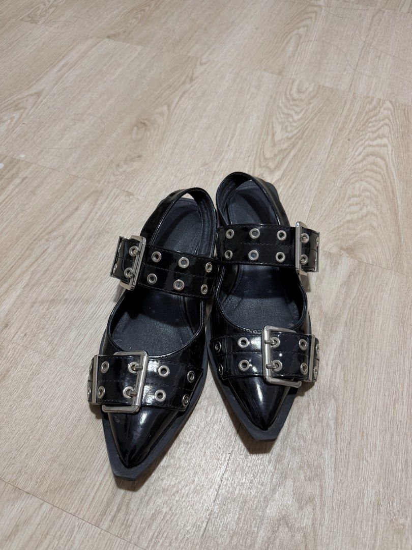 Buckle Strap Ballet Flats (Category: Flats & Sandals) located in Pasig City. Submitted by serena.vw (Listing ID 1470122278, Image 3). Description: brand: sofab - matibay - stylish - buckle strap silverware - comfy - di masakit sa paa.