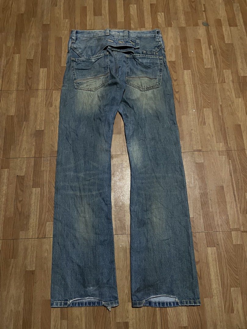 BUCKLED BOOTCUT LOWRISE JEANS (Category: Jeans) located in General Santos City (Dadiangas). Submitted by yusofubpon (Listing ID 1470043933, Image 2). Description: Vintage Y2K grail from FCUK! WAIST-30/32 LENGTH-43 LEGOPEN-9 Details: FCUK / French Connection UK Color: Light vintage wash with sun-faded front & thighs Featuring - Back Buckle Strap / Adjustable Cinch Back with 3-button closure - Button fly (4 buttons) - Twisted diagonal front seams -