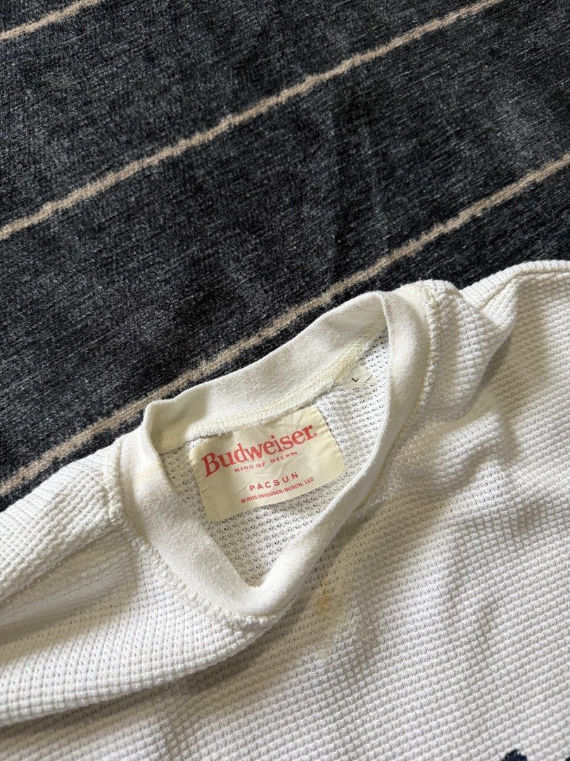 Budweiser pacsun waffle longsleeve (Category: Activewear) located in Batangas. Submitted by robertlopezigaya (Listing ID 1469984302, Image 3). Description: Budweiser pacsun waffle sweater Size L Minor stain see pics Verygood condition.