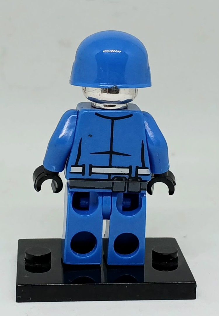 Custom Building Blocks G.I. Joe COBRA COMMANDER minifigure (Category: Lego & Building Sets) located in Manila. Submitted by brunobeaut55620 (Listing ID 1470000355, Image 2). Description: - Custom building blocks.G.I. Joe COBRA COMMANDER minifigure in factory-sealed clear packaging - Metallic silver head underneath a detachable blue helmet - Detailed uniform with the classic red snake logo on the chest - Equipped with a detailed belt and tactical 