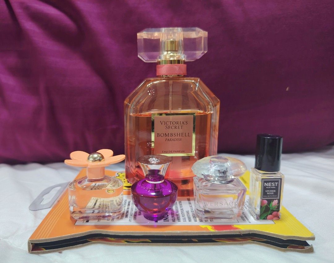 Bundle perfume 2 (Category: Other Accessories) located in Quezon City. Submitted by G.E.M18 (Listing ID 1470091803, Image 1). Description: Bundle perfume 2 Yung VS lang yung gamit na.. Yung 4 minis brandnew. Yung takip ng VS nakakaspray naman pero nasira kasi kaya d masyadong ayos ang pagspray.