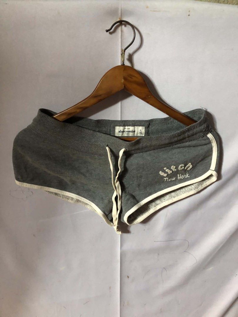Bundle womens jogging pants (Category: Other Bottoms) located in Cagayan de Oro. Submitted by kennymiiiiii (Listing ID 1470040809, Image 2). Description: All xs-S Slightly negotiable No issue .