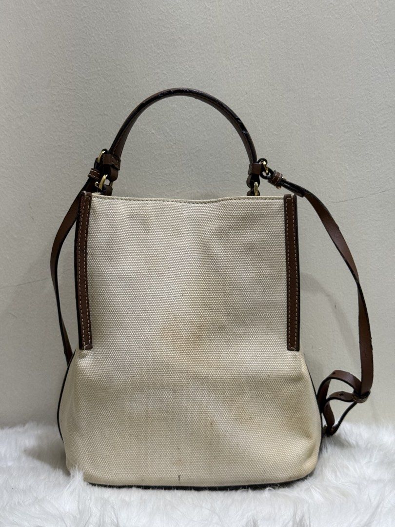 Burberry (Category: Cross-body Bags) located in Quezon City. Submitted by clazzystudio (Listing ID 1469959556, Image 3). Description: .