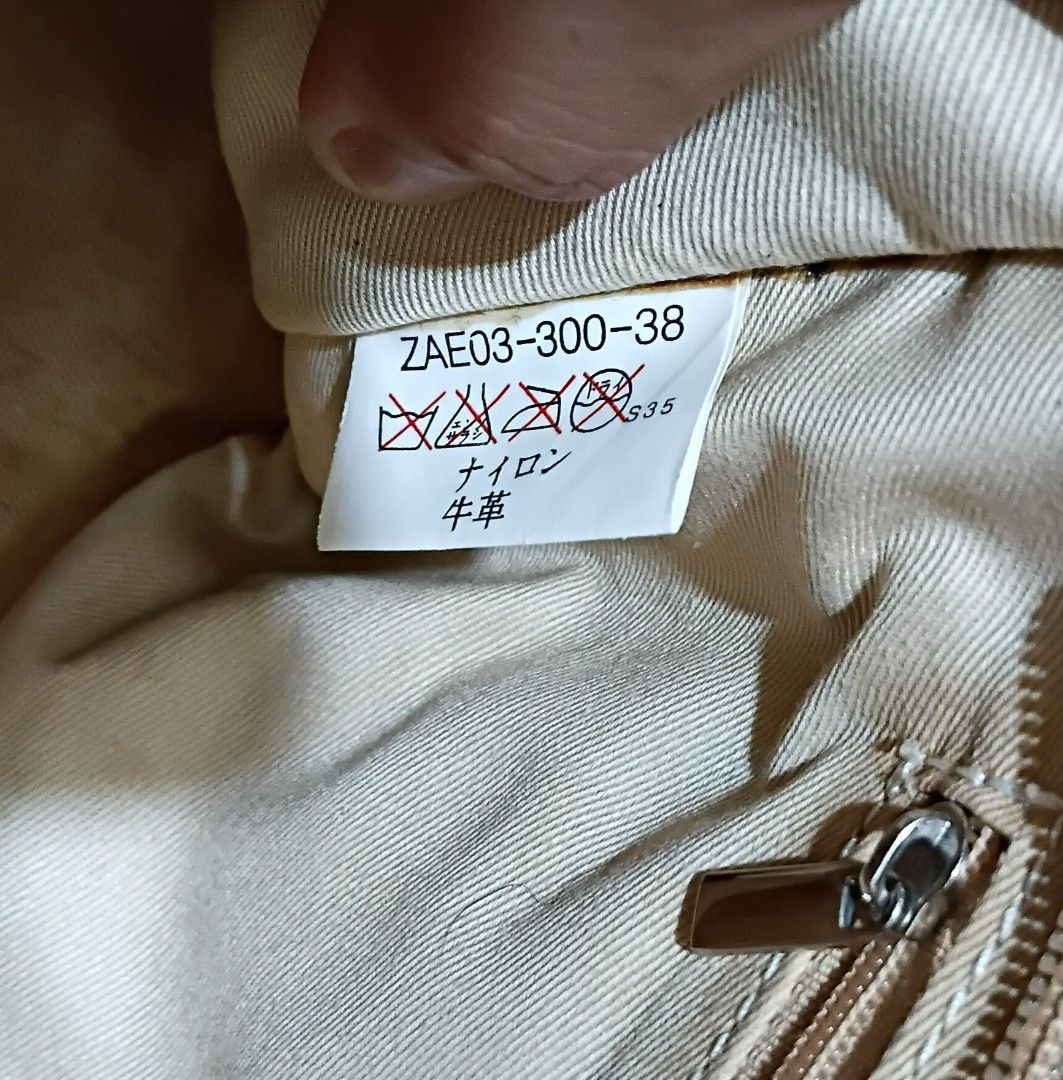 BURBERRY (Category: Shoulder Bags) located in Legazpi City. Submitted by nashaiza (Listing ID 1469976165, Image 3). Description: Burberry Handbag Blue label excellent condition sign of usage sa handle Japan source *authenticity not guarantee *no return/no exchange policy MOP:GCash Courier:J&T Express.