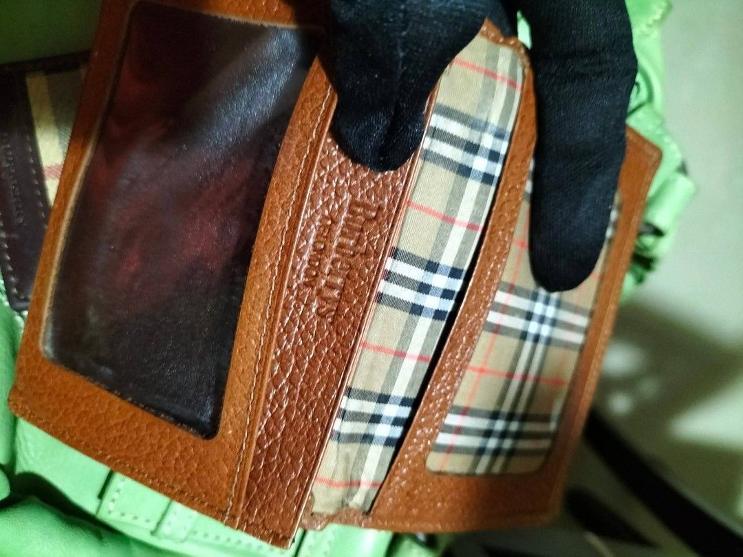 Burberry card holder (Category: Wallets & Card holders) located in Angeles City. Submitted by mjshoppingretail (Listing ID 1470113365, Image 2). Description: orig Burbs.