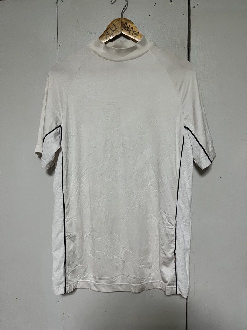Burberry Golf Sport Fit tshirt (Category: Tshirts & Polo Shirts ) located in Kabankalan. Submitted by zeich_thrift (Listing ID 1470087996, Image 1). Description: Burberry Golf Sport Fit tshirt 21x29 Excellent condition Issue: minimal loose neck only.