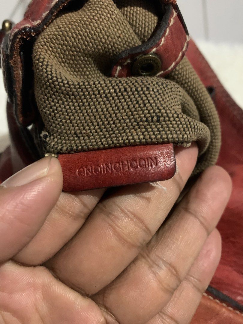 Burberry Hobo with pouch (Category: Shoulder Bags) located in Cagayan de Oro. Submitted by akidomingo088 (Listing ID 1470126084, Image 3). Description: .