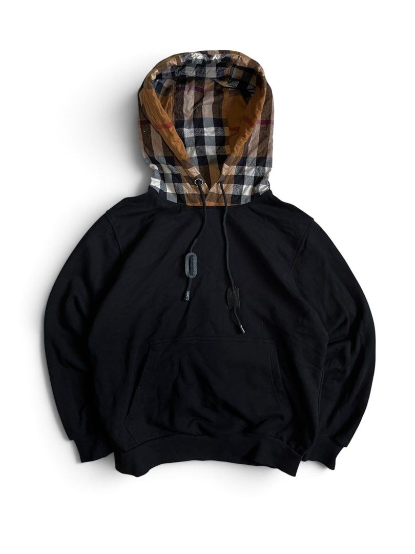 Burberry Hoodie (Category: Hoodies) located in Davao. Submitted by fastbear-aad4 (Listing ID 1470111247, Image 1). Description: BURBERRY HOODIE Good as new Heavy/thick Size: Medium on tag Dimes: 21x25 Color rate: 10/10 Condition: Good as bnew Issue: Cut wash tag 📩📩📩.