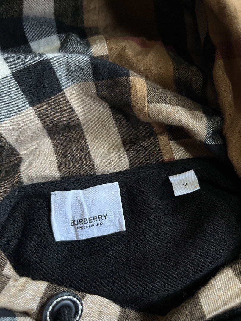 Burberry Hoodie (Category: Hoodies) located in Davao. Submitted by fastbear-aad4 (Listing ID 1470111247, Image 3). Description: BURBERRY HOODIE Good as new Heavy/thick Size: Medium on tag Dimes: 21x25 Color rate: 10/10 Condition: Good as bnew Issue: Cut wash tag 📩📩📩.