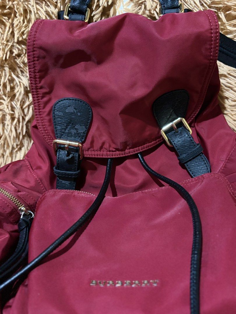 Burberry large backpack (Category: Backpacks) located in Pugo. Submitted by caztraine (Listing ID 1469964069, Image 3). Description: See flaw at the last photo Zippers working well Gold hardwares malinis .