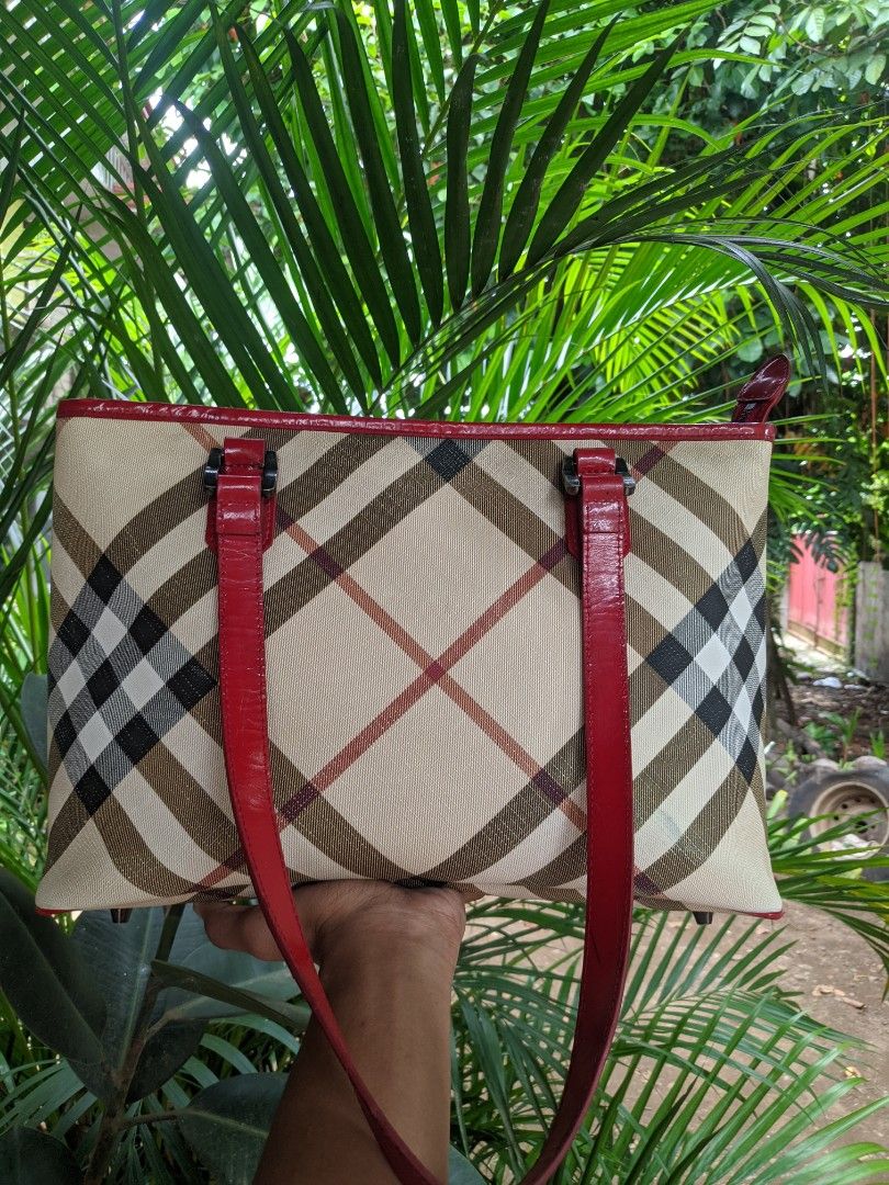 Burberry Super Nova Check Shoulder Bag (Category: Luxury Bags & Wallets) located in President Roxas. Submitted by micheal775 (Listing ID 1469961748, Image 1). Description: Authentic Burberry Super Nova Check Shoulder Bag.