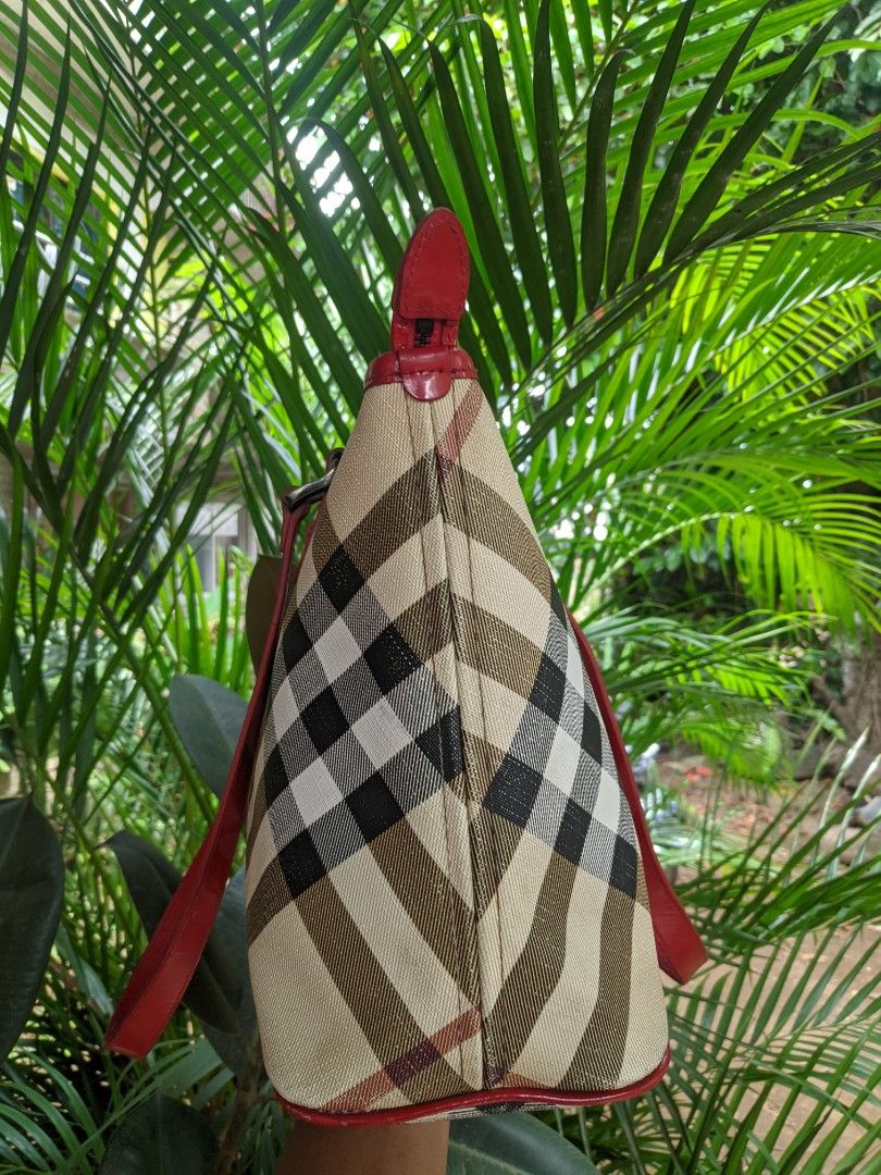 Burberry Super Nova Check Shoulder Bag (Category: Luxury Bags & Wallets) located in President Roxas. Submitted by micheal775 (Listing ID 1469961748, Image 2). Description: Authentic Burberry Super Nova Check Shoulder Bag.