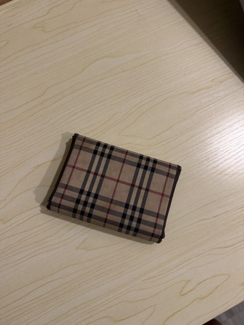 Burberry wallet (Category: Wallets & Card Holders) located in Rizal. Submitted by shopwithdikyu (Listing ID 1470069837, Image 3). Description: .