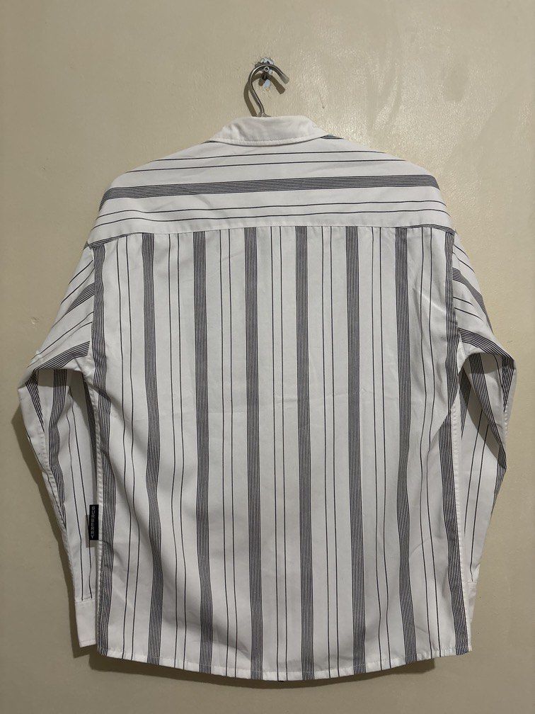 Burberry Zip up Longsleeves (Category: Coats, Jackets and Outerwear) located in Muntinlupa City. Submitted by owrayttttt (Listing ID 1470124327, Image 2). Description: - Burberry Zip up Longsleeves - Dimes is 21x28 - Complete tags - No issue - Free shipping via j&t.
