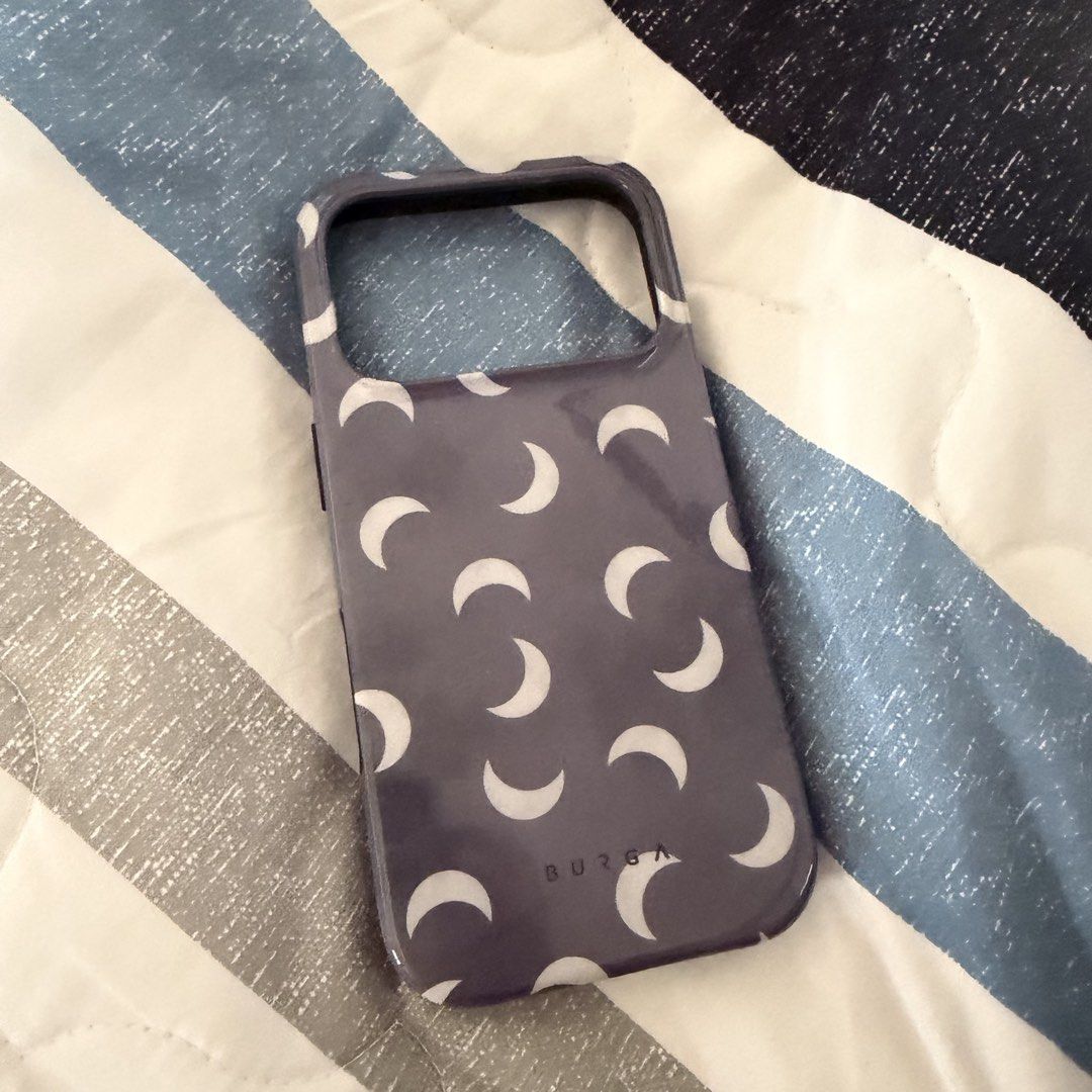 Burga Iphone 17 PRO or 18 PRO magsafe case (Category: Other Mobile & Gadget Accessories) located in Manila. Submitted by hellostreetmarket_ (Listing ID 1470007904, Image 1). Description: Bought 3,900 pesos Lightly used. Minor scratch Rfs phone upgrade.