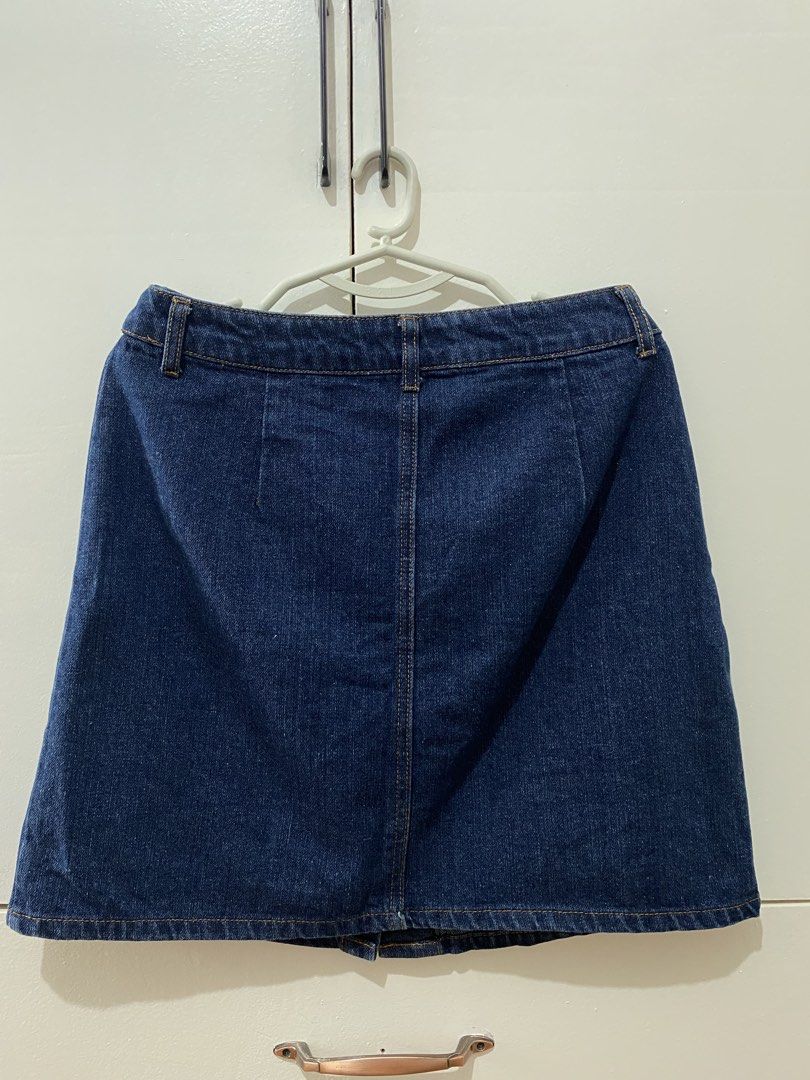 Button Down Denim Skirt (Category: Skirts) located in Naga. Submitted by she_clutter (Listing ID 1469998922, Image 3). Description: Brandnew *Actual pics posted* Waist: 28-29 Length: 18.