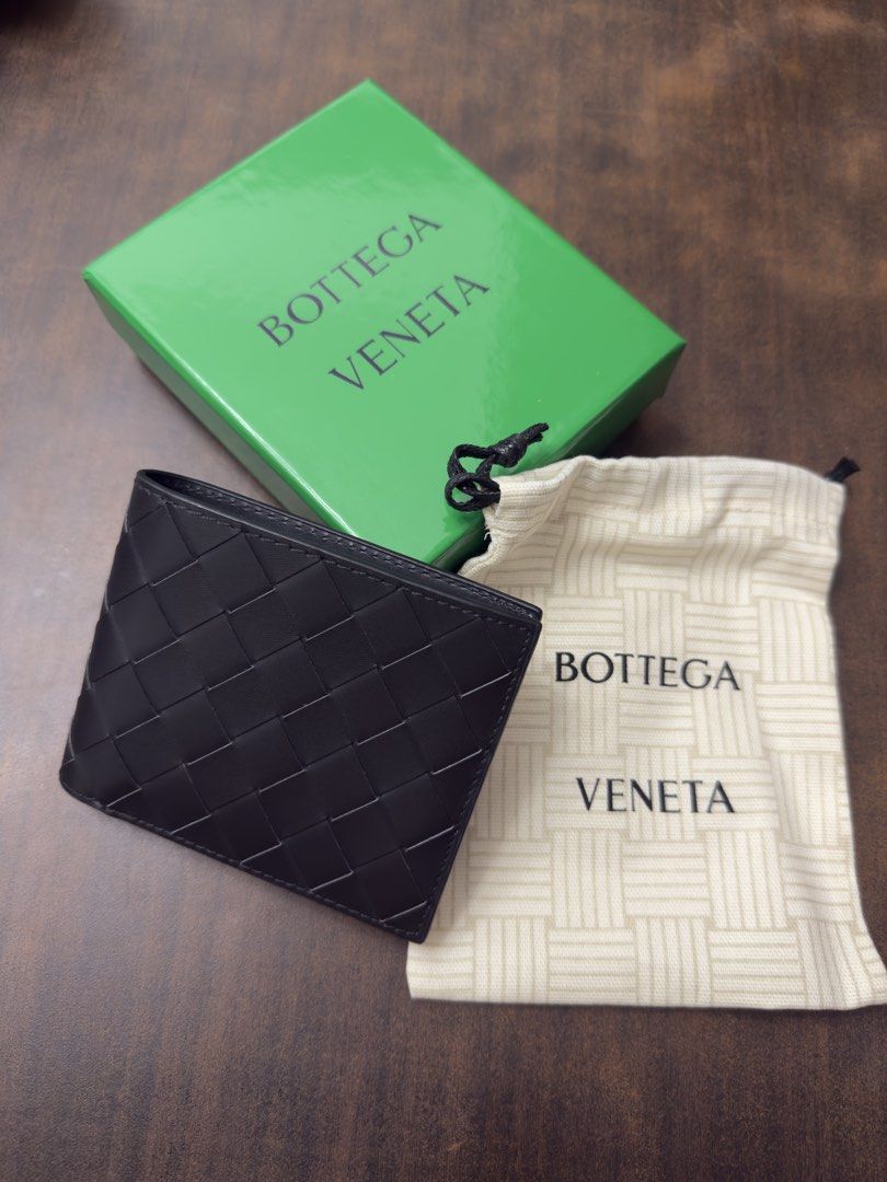 BV Intrecciato Bi-Fold Wallet (Category: Wallets & Card Holders) located in Makati City. Submitted by empiricalluxe (Listing ID 1470136754, Image 3). Description: Black With box and dust bag 📍Legazpi Village, Makati I’m on the nightshift so replies may be slow during the daytime Buyers will be responsible for booking and paying for same-day delivery service For buyers in Metro Manila and nearby areas only that are serviceable by same-day deliver