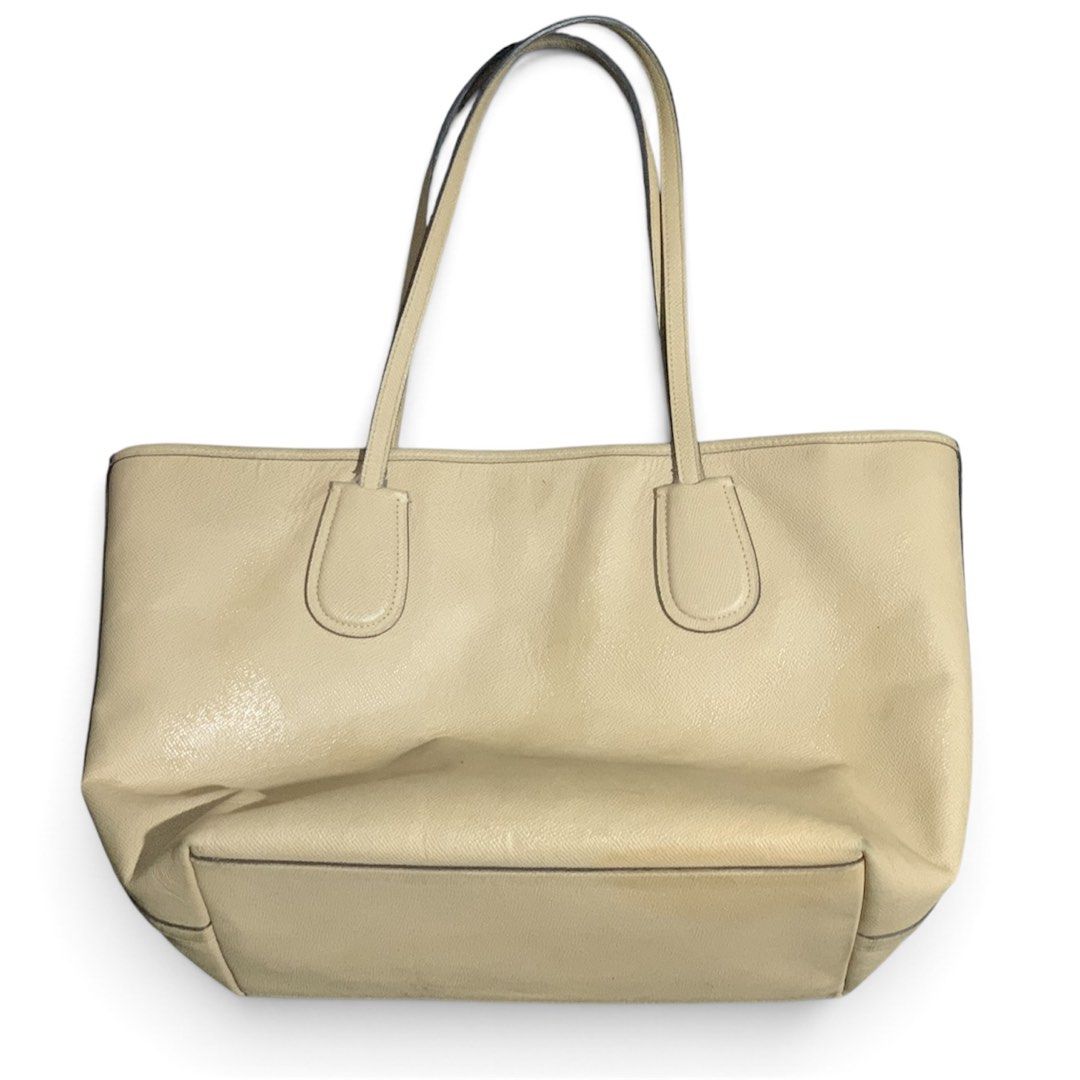 C0ach Big Totebag Beige Tan (Category: Tote Bags) located in Manila. Submitted by louisethrift5950 (Listing ID 1470064016, Image 2). Description: FOR SALE Coach Big Tote Bag – Beige/Tan * Authentic * Appearance: 10/10 * Good as new * No issue, except for stains inside the bag that may still be removable through cleaning Location: Manila area Shipping: J&T available; Lalamove for nearby buyers RFS: I’m not really into big bags, and I feel like thi