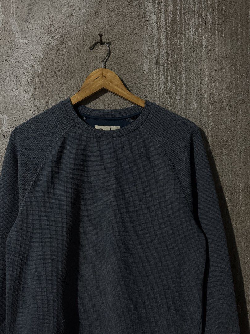 C9 by Champion Thermal Raglan Long-sleeves (Category: Coats, Jackets and Outerwear) located in Pasay City. Submitted by niel304 (Listing ID 1470105594, Image 2). Description: Condition: 8.5/10 Dimensions: 19x28 Size on tag: Large Issues: uneven fade and 1tattered stitching.