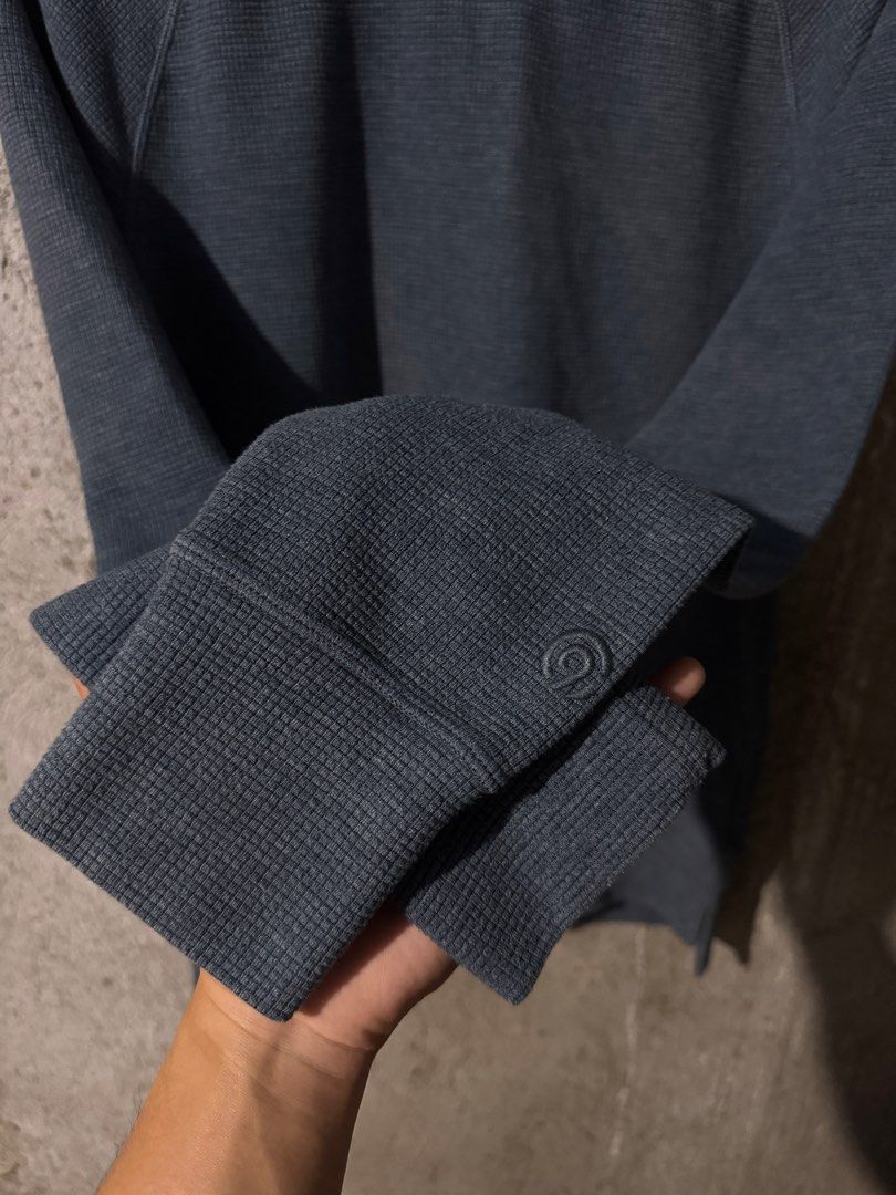 C9 by Champion Thermal Raglan Long-sleeves (Category: Coats, Jackets and Outerwear) located in Pasay City. Submitted by niel304 (Listing ID 1470105594, Image 3). Description: Condition: 8.5/10 Dimensions: 19x28 Size on tag: Large Issues: uneven fade and 1tattered stitching.
