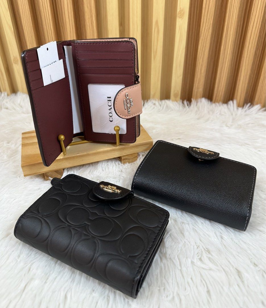 C Medium Bifold Wallet (Category: Wallets & Card holders) located in Mandaluyong City. Submitted by shop_0n_the_spot (Listing ID 1470109636, Image 2). Description: 💯% GUARANTEED ORIGINAL & BRAND NEW. ✅ Brand New with Tag, Carecard ✅ Polyplastic ✅ Paper bag (if only available) 📌 Please DO TAKE A VIDEO of UNBOXING once your parcel arrived. Any claim/s for missing/wrong and damage items will not be entertained without providing an evidence. Thank 