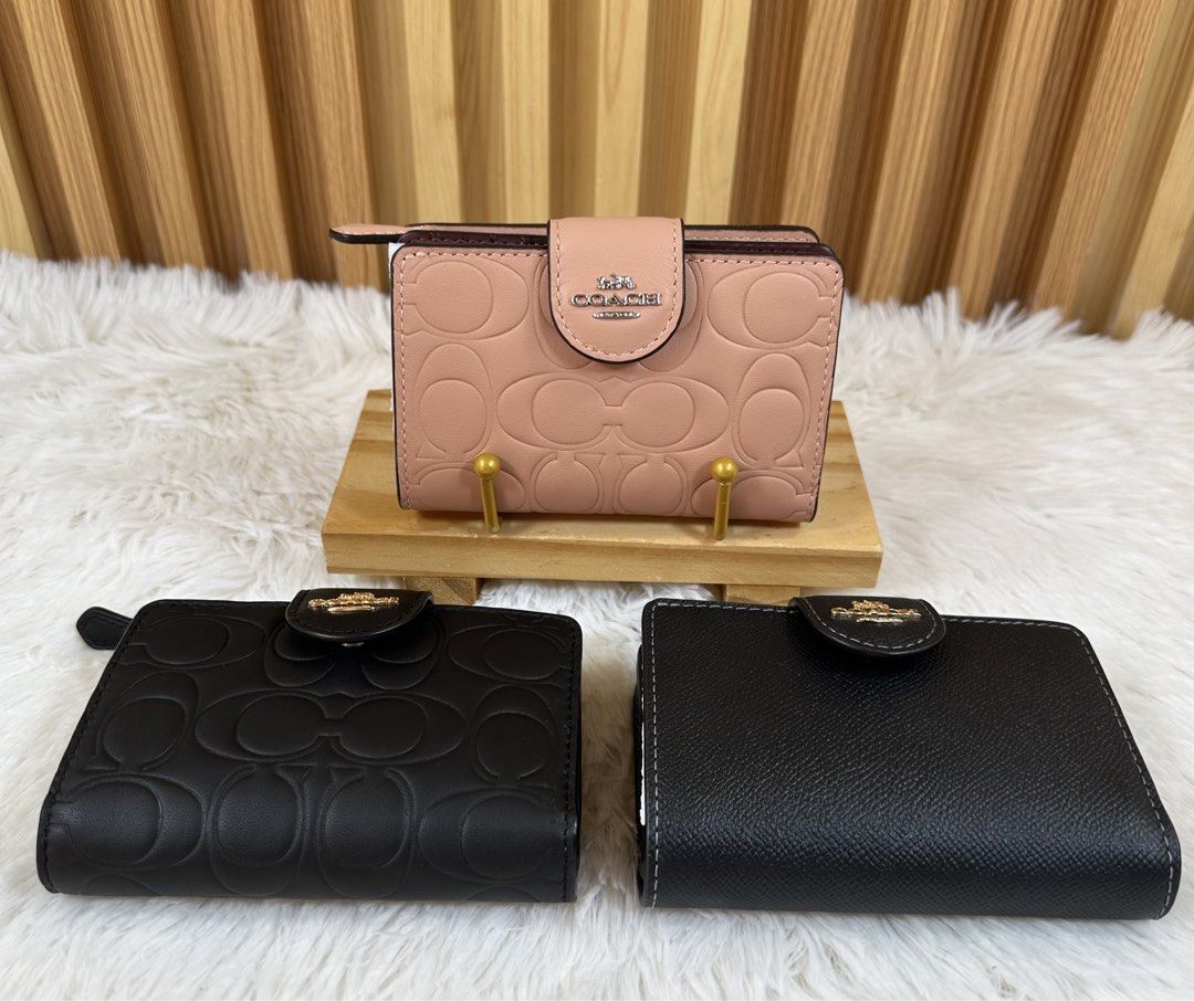 C Medium Bifold Wallet (Category: Wallets & Card holders) located in Mandaluyong City. Submitted by shop_0n_the_spot (Listing ID 1470109636, Image 1). Description: 💯% GUARANTEED ORIGINAL & BRAND NEW. ✅ Brand New with Tag, Carecard ✅ Polyplastic ✅ Paper bag (if only available) 📌 Please DO TAKE A VIDEO of UNBOXING once your parcel arrived. Any claim/s for missing/wrong and damage items will not be entertained without providing an evidence. Thank 
