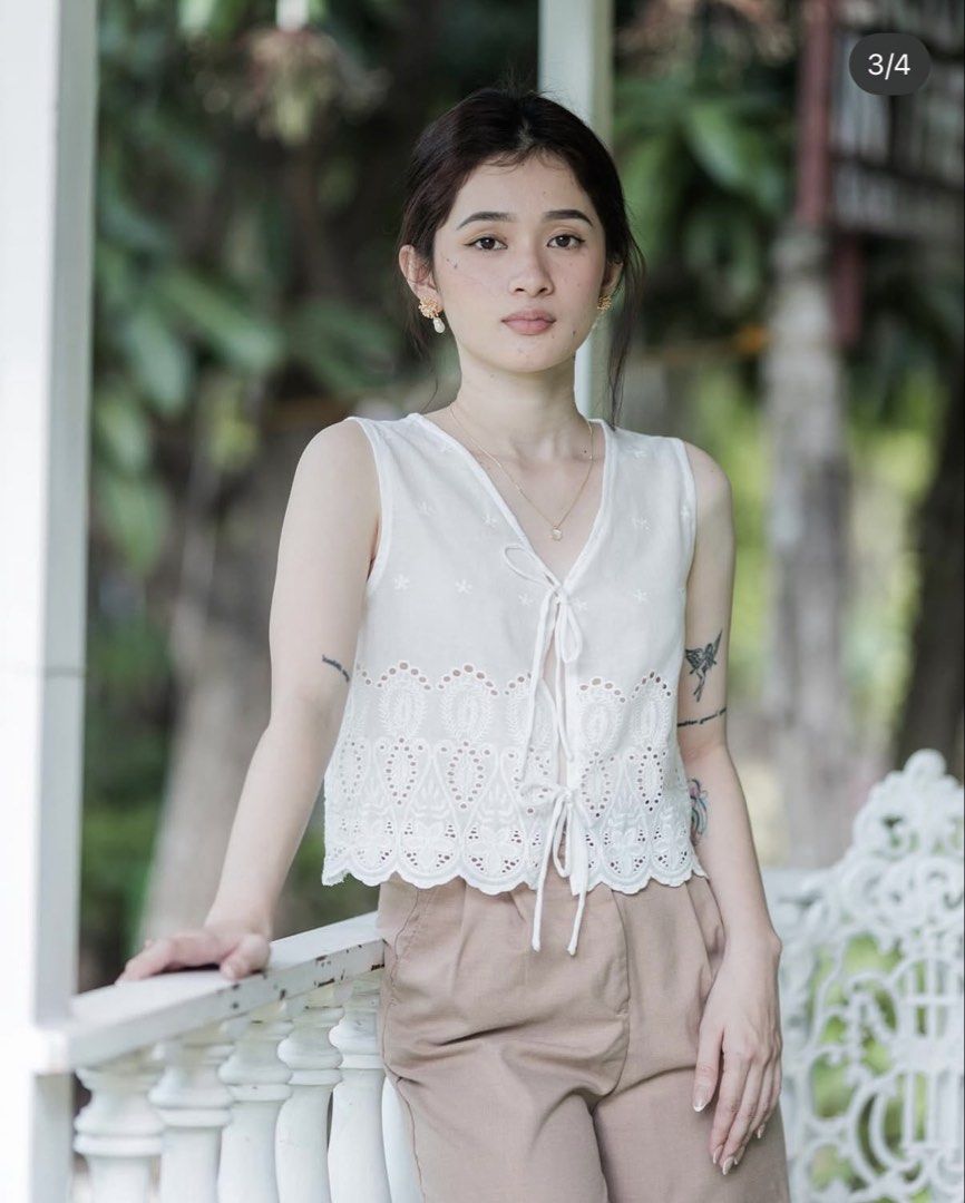 Callelily Jasmine vest in white (Category: Sleeveless) located in Quezon City. Submitted by jlr.t (Listing ID 1470020050, Image 1). Description: .