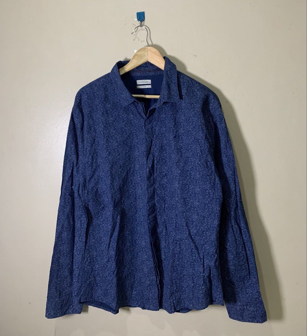 CALVIN KLEIN button down (Category: Tshirts & Polo Shirts ) located in Molave. Submitted by mysticbird_38213e (Listing ID 1469989952, Image 3). Description: Good as new No issue Solid po nito Pwede sa Maselan.