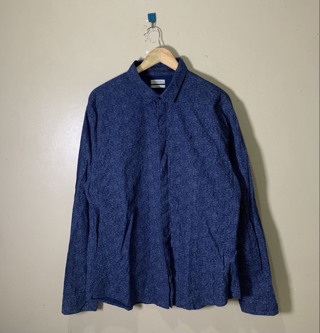 CALVIN KLEIN button down (Category: Tshirts & Polo Shirts ) located in Molave. Submitted by mysticbird_38213e (Listing ID 1469989952, Image 2). Description: Good as new No issue Solid po nito Pwede sa Maselan.