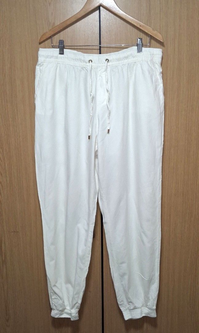 Calvin klein Jogger Pants (Category: Other Bottoms) located in Cebu City. Submitted by cebuanamomshies (Listing ID 1470044992, Image 3). Description: W34-40 28 inseam Elastic waistband drawstring Lyocell fabric Jogger with pocket soft and lightweight.