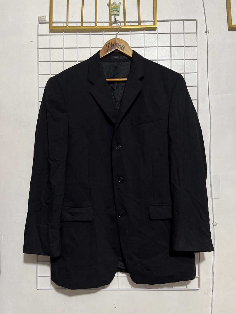 Calvin Klein Pure New Wool Black Blazer Jacket - M (Category: Coats, Jackets and Outerwear) located in Pagsanjan. Submitted by zhairaaaaa (Listing ID 1470092198, Image 2). Description: 🖤 CALVIN KLEIN PURE NEW WOOL SUIT JACKET ✨ 100% Pure New Wool ✨ Woolmark certification label ✨ Classic 3-button front closure ✨ Timeless notched lapels ✨ Two front flap pockets ✨ Chest welt pocket ✨ Perfect for formal events, office & smart outfits 🏷️ Size Medium