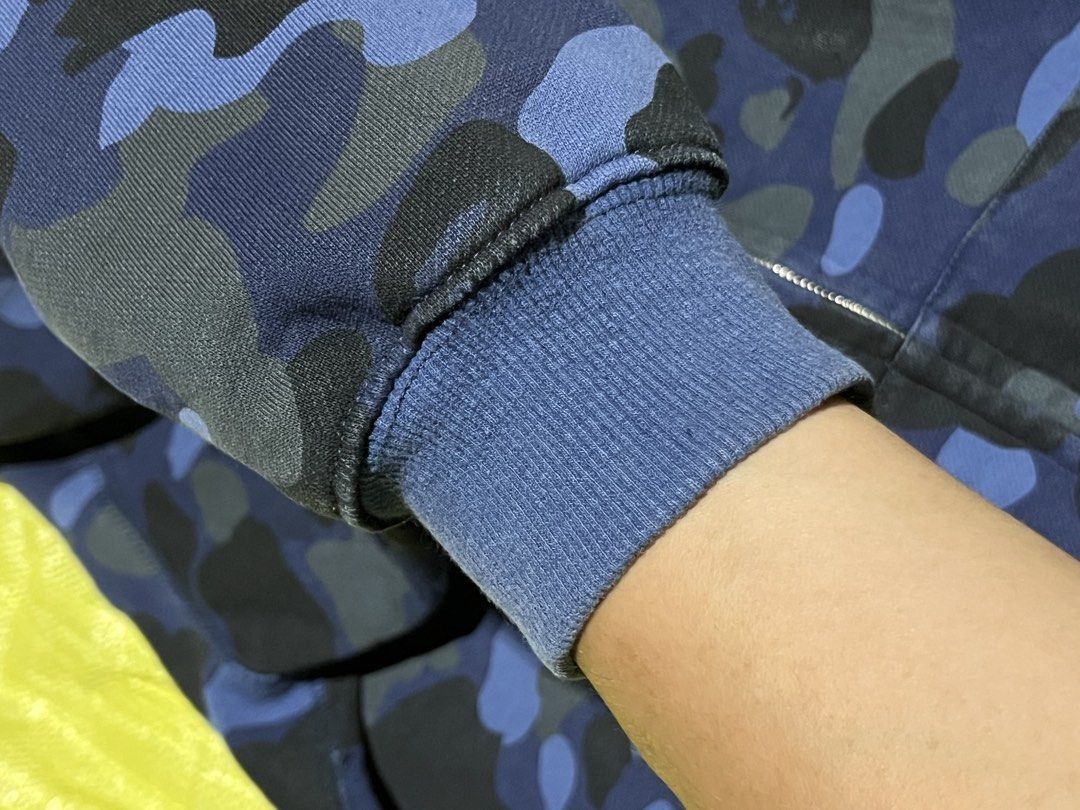 Camo ABathing Ape hoodie (Category: Hoodies) located in M'Lang. Submitted by thriftholic25 (Listing ID 1470066338, Image 2). Description: Best fit medium to large.