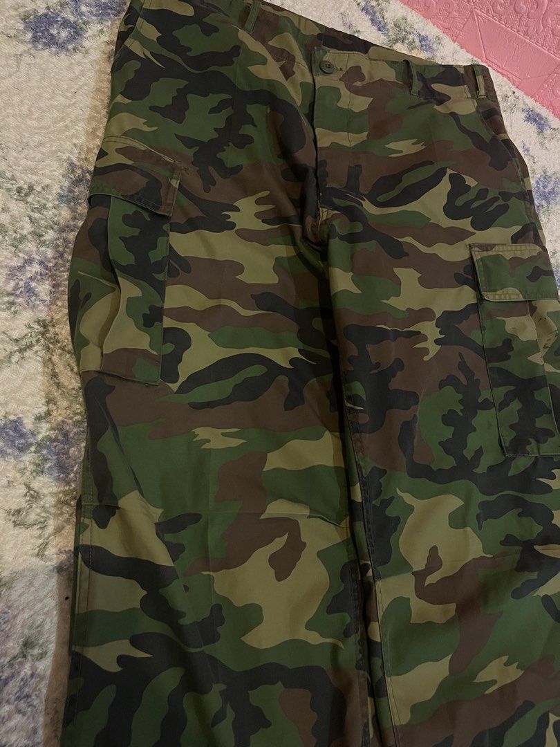 Camou Pants (Category: Jeans) located in Manila. Submitted by naturalbuyer (Listing ID 1469997539, Image 3). Description: L39 W35 L.O 12 .