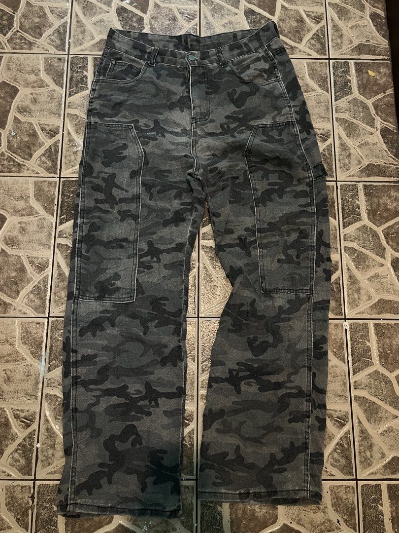 Camou pants (Category: Jeans) located in Manila. Submitted by mishichi (Listing ID 1470033261, Image 3). Description: Size 32 Length 40.