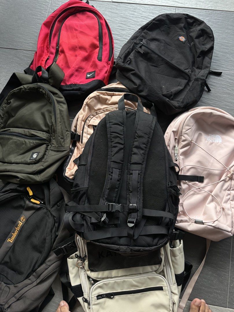 Camp7 Backpack (Category: Backpacks) located in Kuala Lumpur. Submitted by daaanialll_ (Listing ID 1470125302, Image 3). Description: Good Cond Banyak compartment.