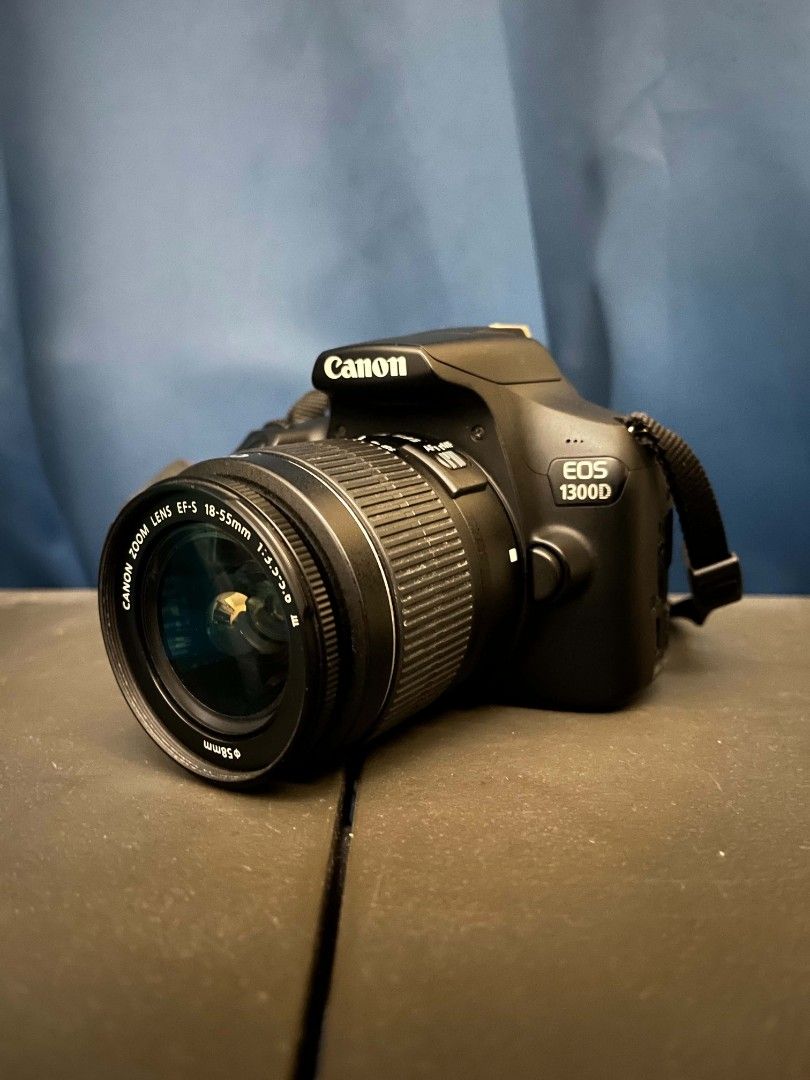 Canon 1300D (Category: Cameras) located in Manila. Submitted by nathann.dale (Listing ID 1470055301, Image 3). Description: Comes with free camera bag Issue: - Port cover is broken.