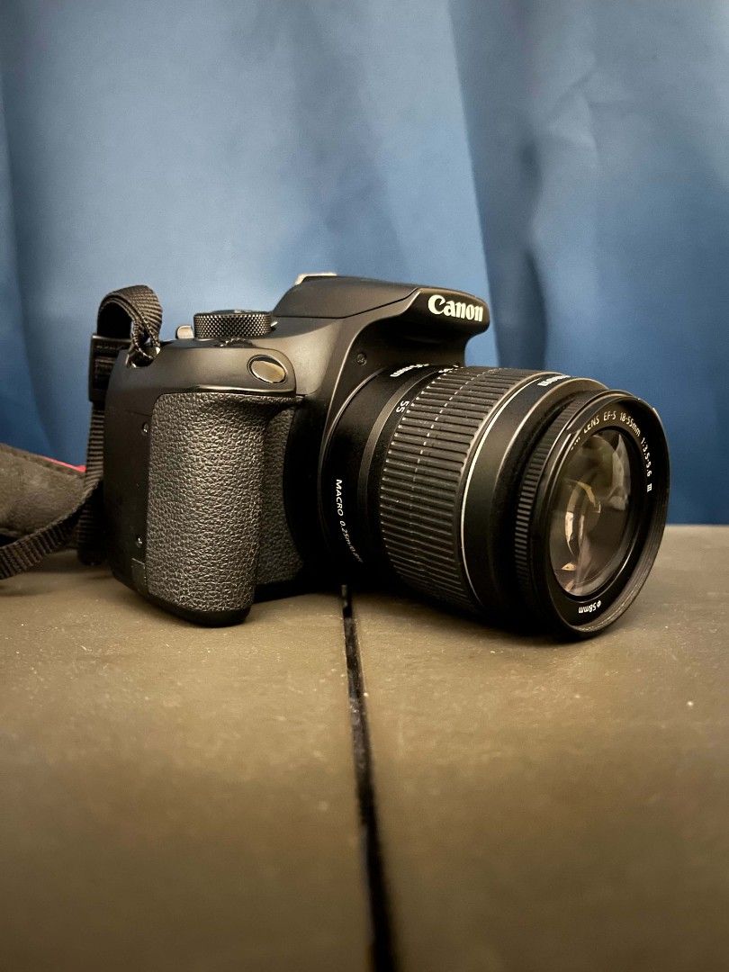 Canon 1300D (Category: Cameras) located in Manila. Submitted by nathann.dale (Listing ID 1470055301, Image 2). Description: Comes with free camera bag Issue: - Port cover is broken.