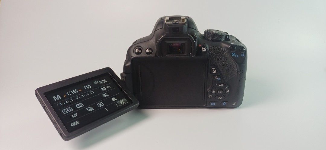Canon 700D body only (Category: Cameras) located in Caloocan City. Submitted by pop_looga (Listing ID 1469978194, Image 3). Description: canon 700D dslr camera body with 5 batteries and charger. rubber cover ng hdmi output and mic in were torn already flash works No lens included No vignetting Meet up around Malabon area.